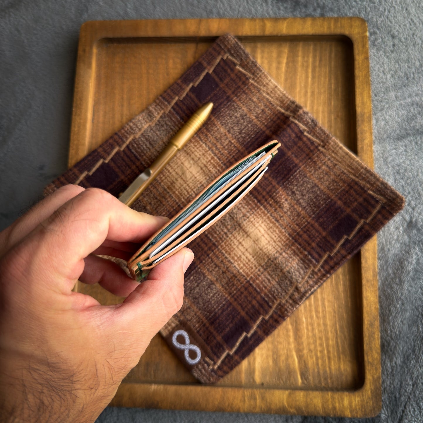 Handgemachte minimalistische Lederbrieftasche