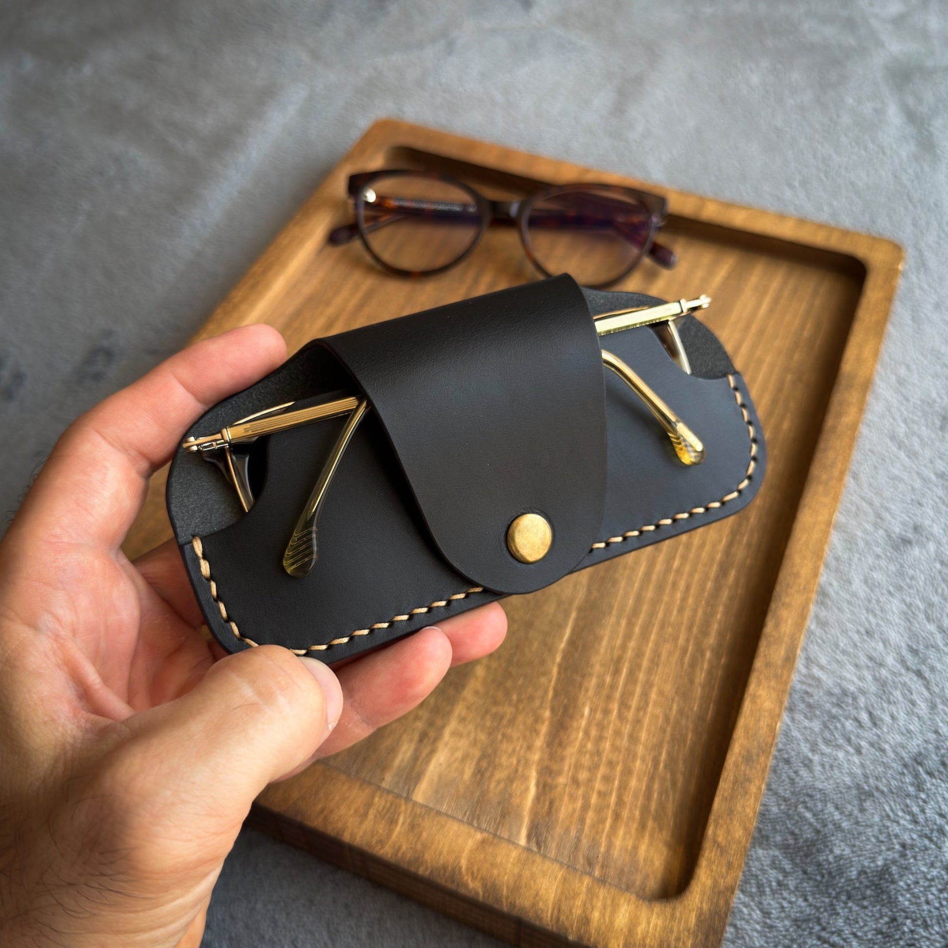 leather-glasses-case-handmade-full-grain-veg-tan